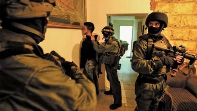 الاحتلال يعتقل مواطنين اثنين من قلقيلية