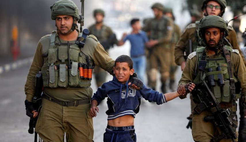 قوات الاحتلال تعتقل طفلا من الخضر جنوب بيت لحم