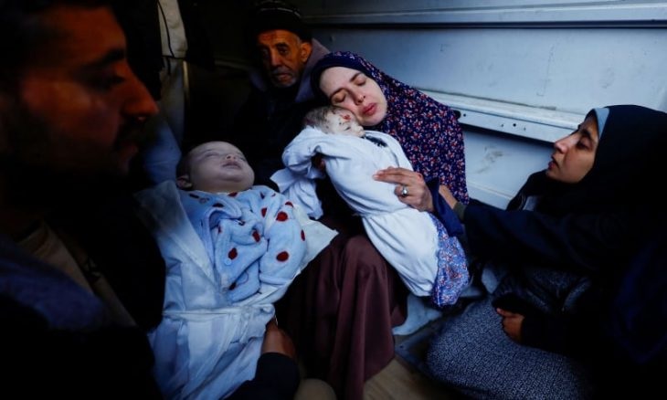 استشهاد أم وطفليها في قصف للاحتلال على قطاع غزة