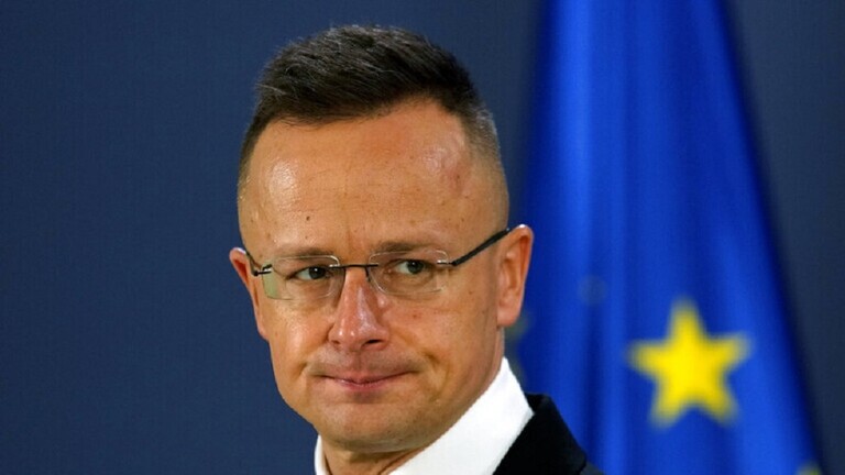 سيارتو : الناتو يريد جمع مائة مليار دولار أخرى لأوكرانيا