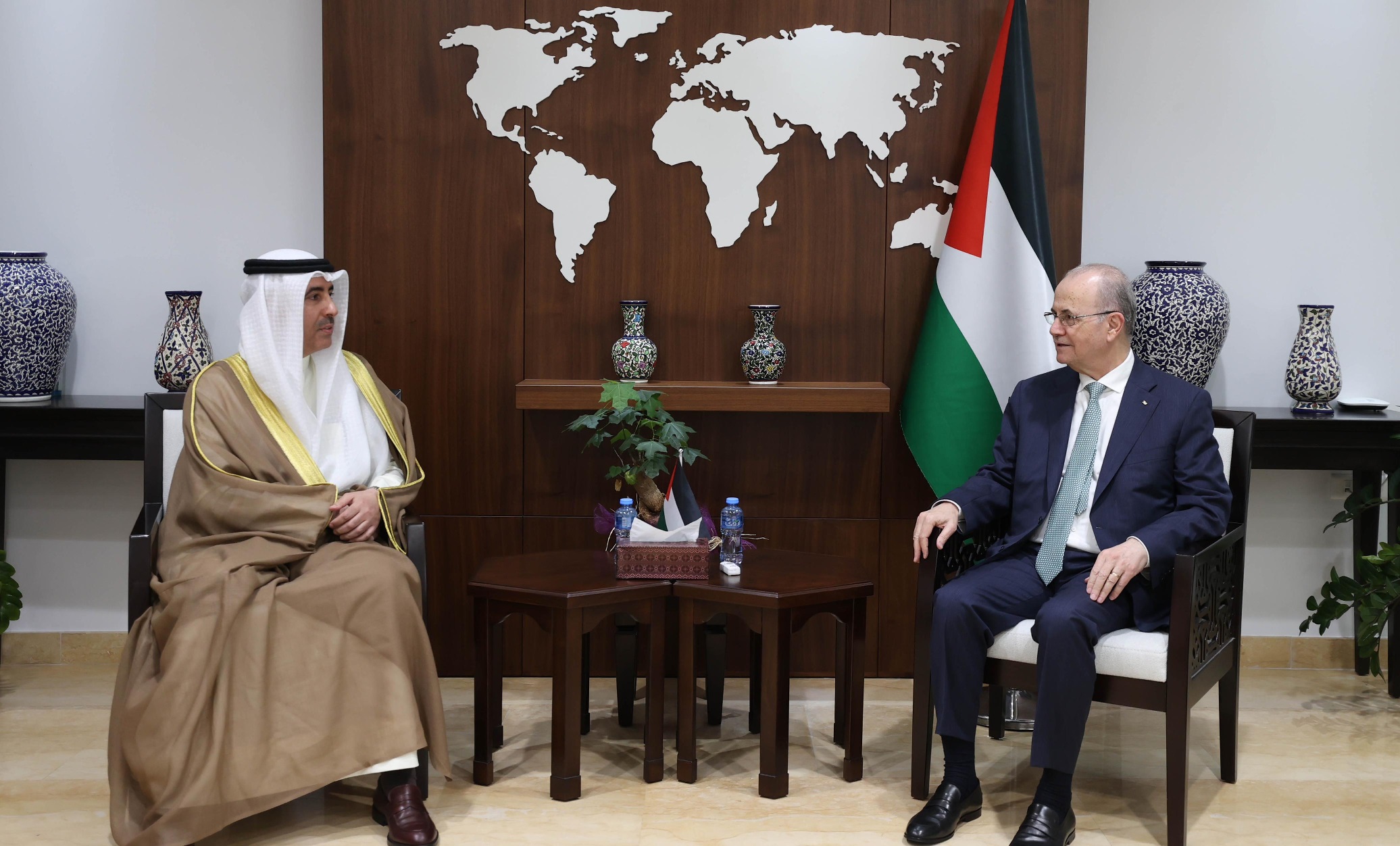رئيس الوزراء يثمن دور الكويت الداعم لـ فلسطين 

