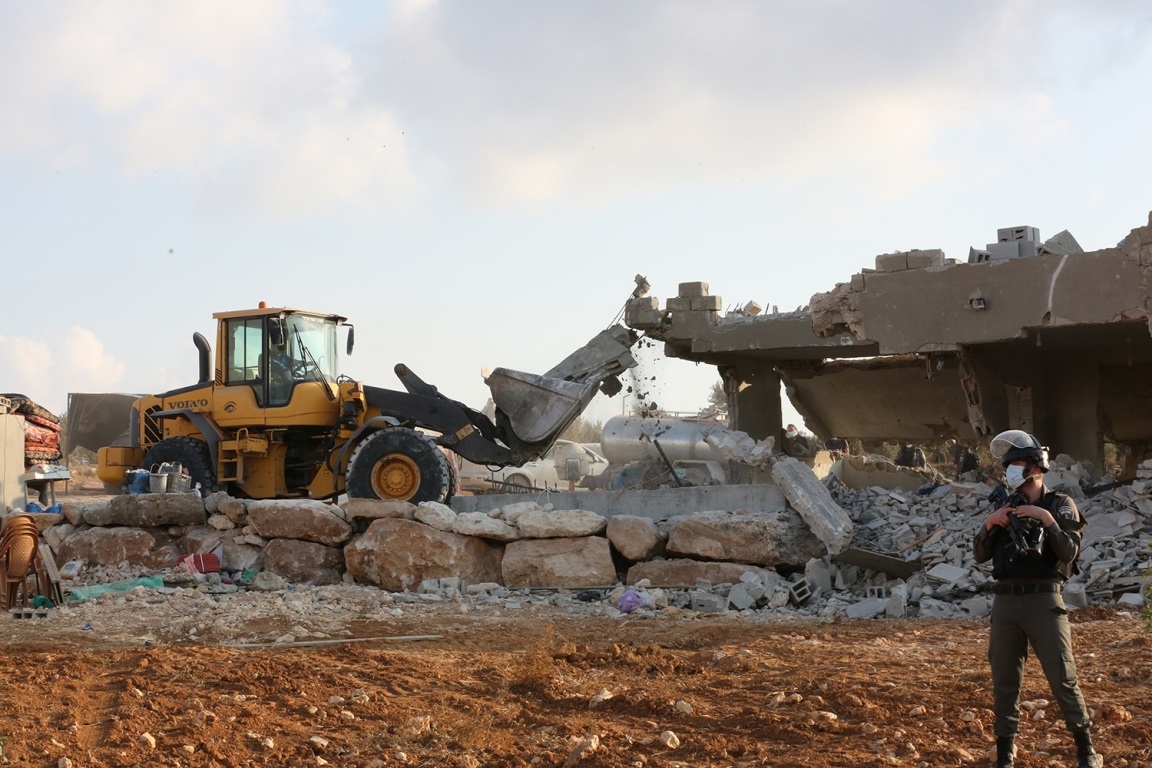 الاحتلال يهدم منزلا في بيت تعمر شرق بيت لحم
