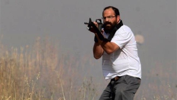 مستوطن يطلق الرصاص الحي صوب منازل المواطنين في مخيم العروب