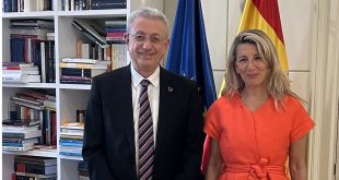 د. مصطفى البرغوثي يلتقي نائبة الرئيس الاسباني ووزير الثقافة واعضاء البرلمان من مختلف الاحزاب الاسبانية و الكتالانية