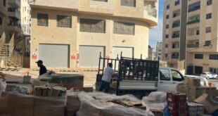 جبهة النضال الشعبي توزع مساعدات غذائية على الأسر المحتاجة