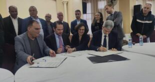 توقيع اتفاقية لإقامة خزان للمياه وتأهيل للشبكة في مخيم الجلزون