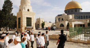 عشرات المستوطنون يقتحمون باحات المسجد الأقصى