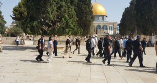 عشرات المستوطنون يقتحمون باحات المسجد الأقصى
