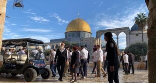 عشرات المستوطنون يقتحمون باحات المسجد الأقصى