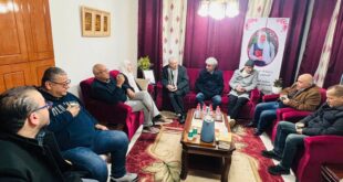 مصطفى البرغوثي يزور الأسرى المحررون في صفقة التبادل