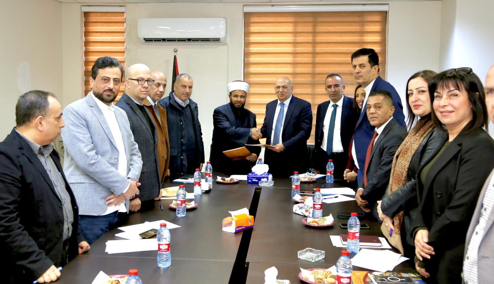 "السياحة والآثار" و"الأوقاف" توقعان مذكرة تفاهم لترميم المواقع الأثرية في قطاع غزة