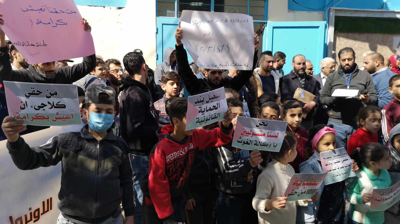أزمة الإقامة تهدد آلاف الطلاب الفلسطينيين السوريين في لبنان
