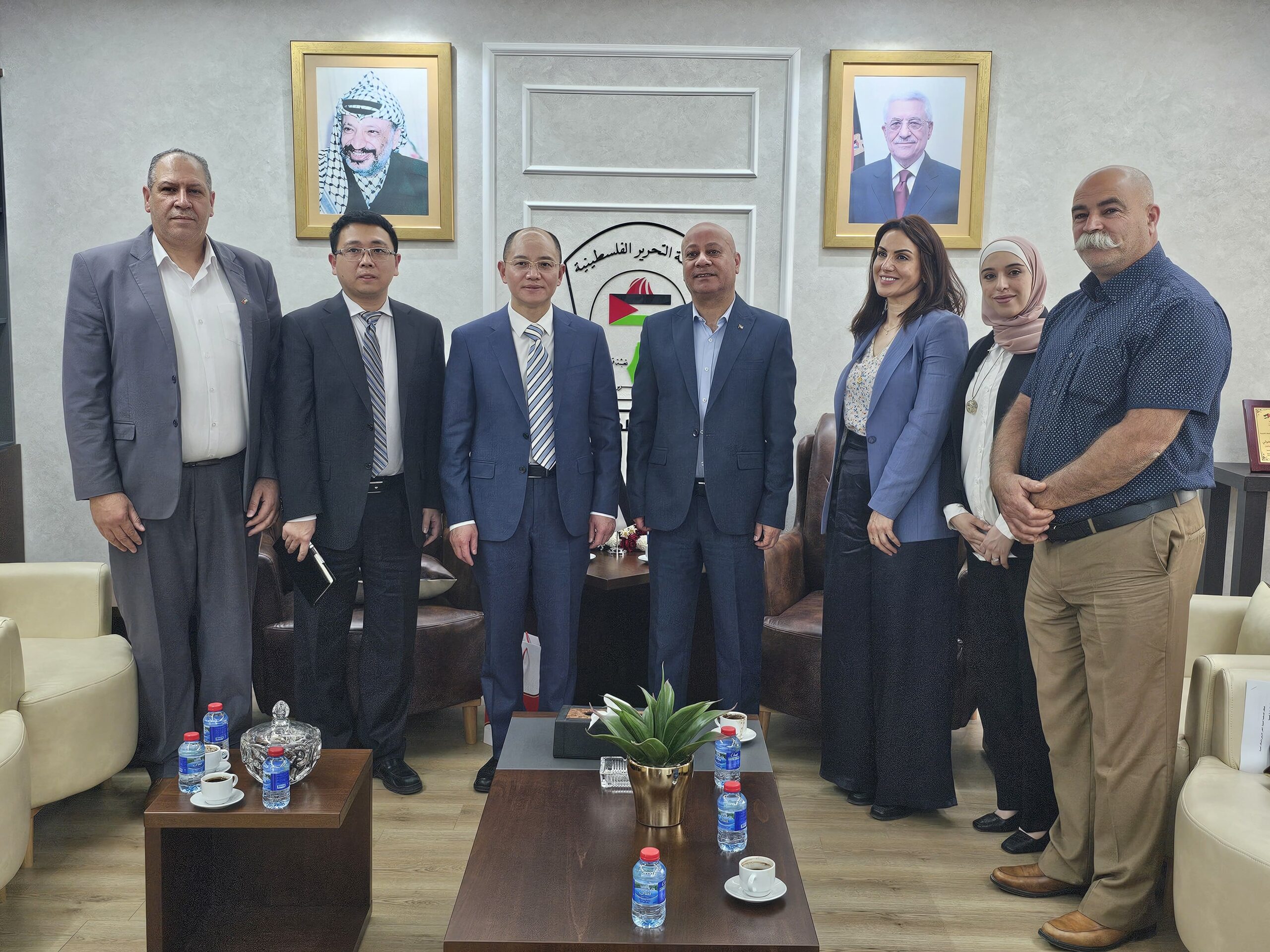 د. أبو هولي يبحث مع السفير الصيني تسنغ جيشين لدى فلسطين اخر المستجدات السياسية