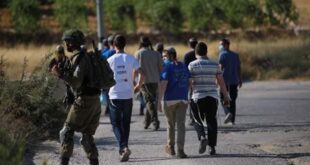 مستوطنون يحتجزون 3 صحفيين وناشطاً شمال رام الله