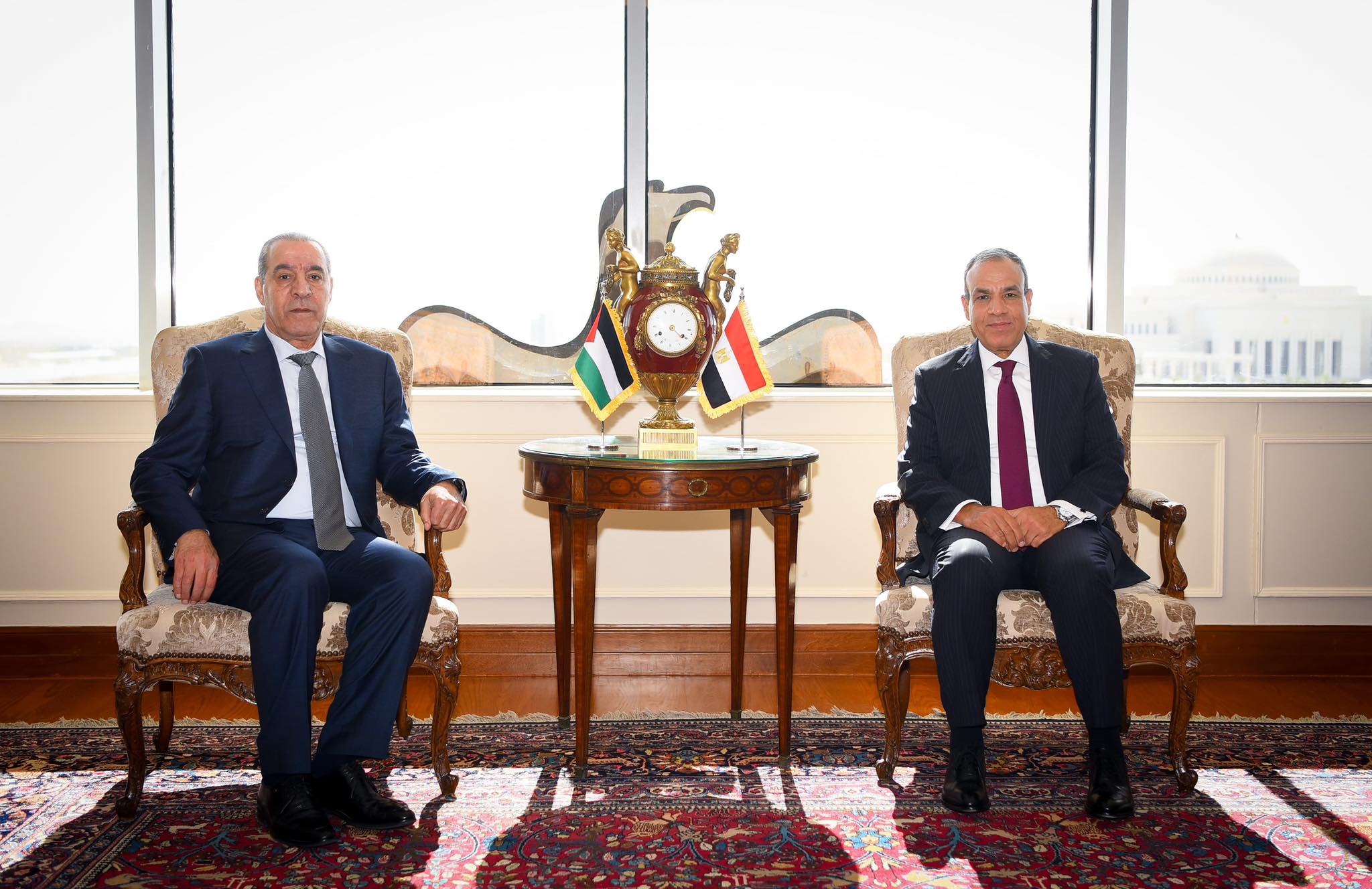 حسين الشيخ يلتقي وزير الخارجية المصري