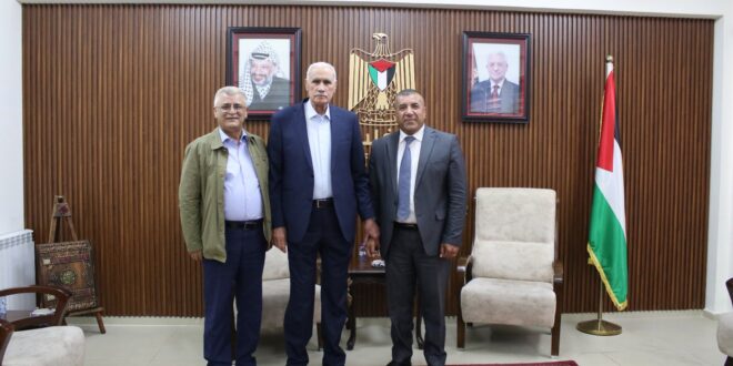 محافظ الخليل خالد دودين يبحث مع الفريق جبر أهمية تعزيز الأمن وفرض القانون