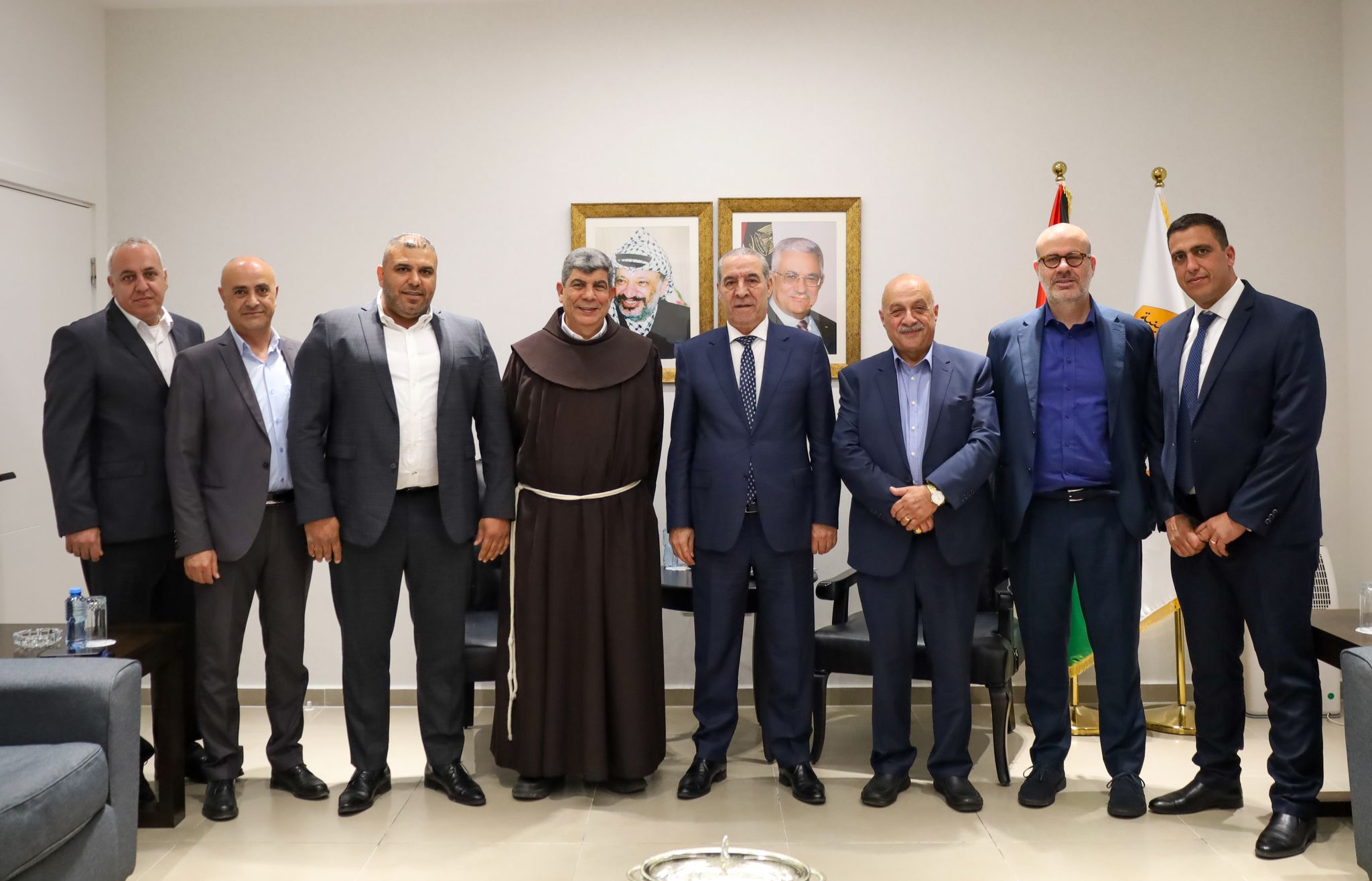 حسين الشيخ يستقبل نائب حارس الأراضي المقدسة