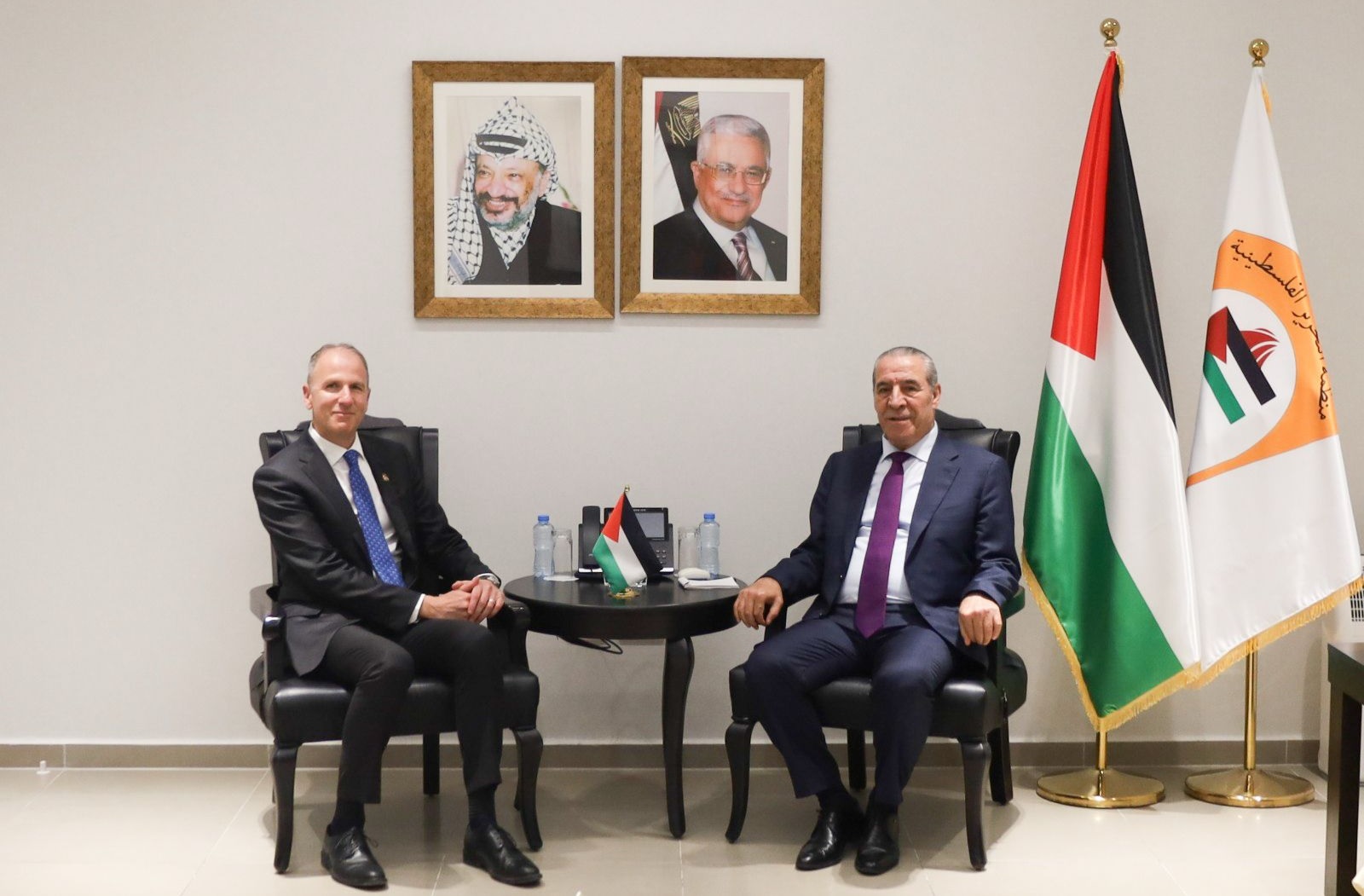 حسين الشيخ يستقبل ممثل كندا لدى فلسطين ويبحث معه آخر التطورات بالمنطقة