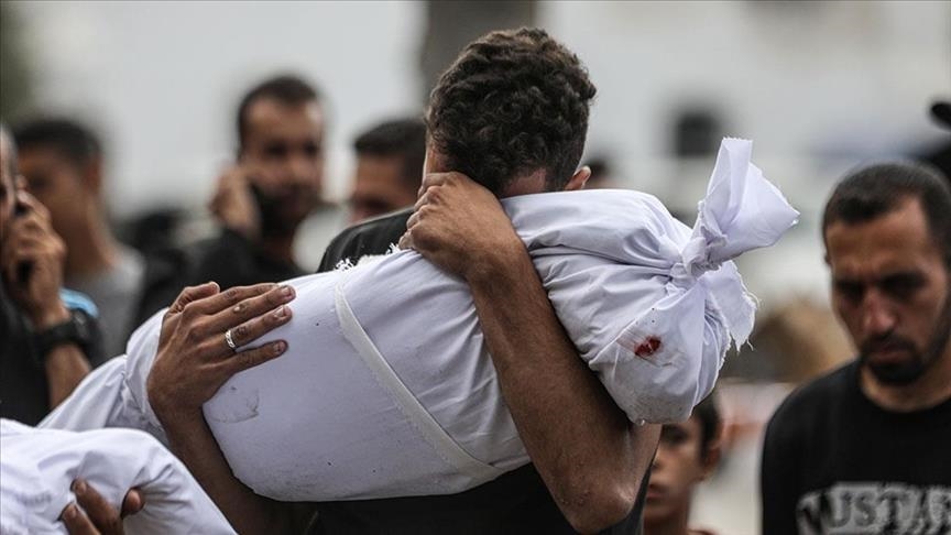 13 شهيدا إثر قصف طائرة مسيرة إسرائيلية خيمة نازحين في خان يونس