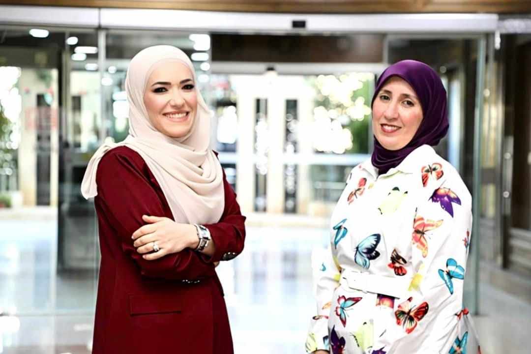 الأستاذة الناقدة جمانة الرمحي ، عبير الحضور وضياء الكلمات ، بقلم : د. تهاني رفعت بشارات