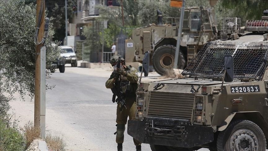 الاحتلال يواصل اقتحام بلدة زيتا شمال طولكرم وسط الدفع بتعزيزات عسكرية