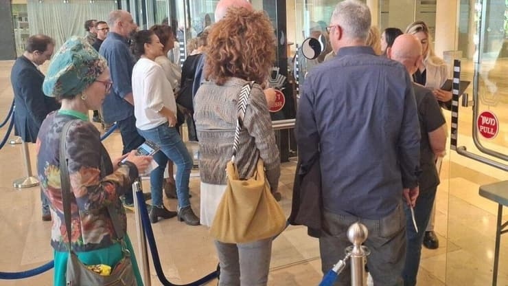 آلة تصوير وكاميرات متطورة: تشديد الإجراءات الأمنية حول نتنياهو