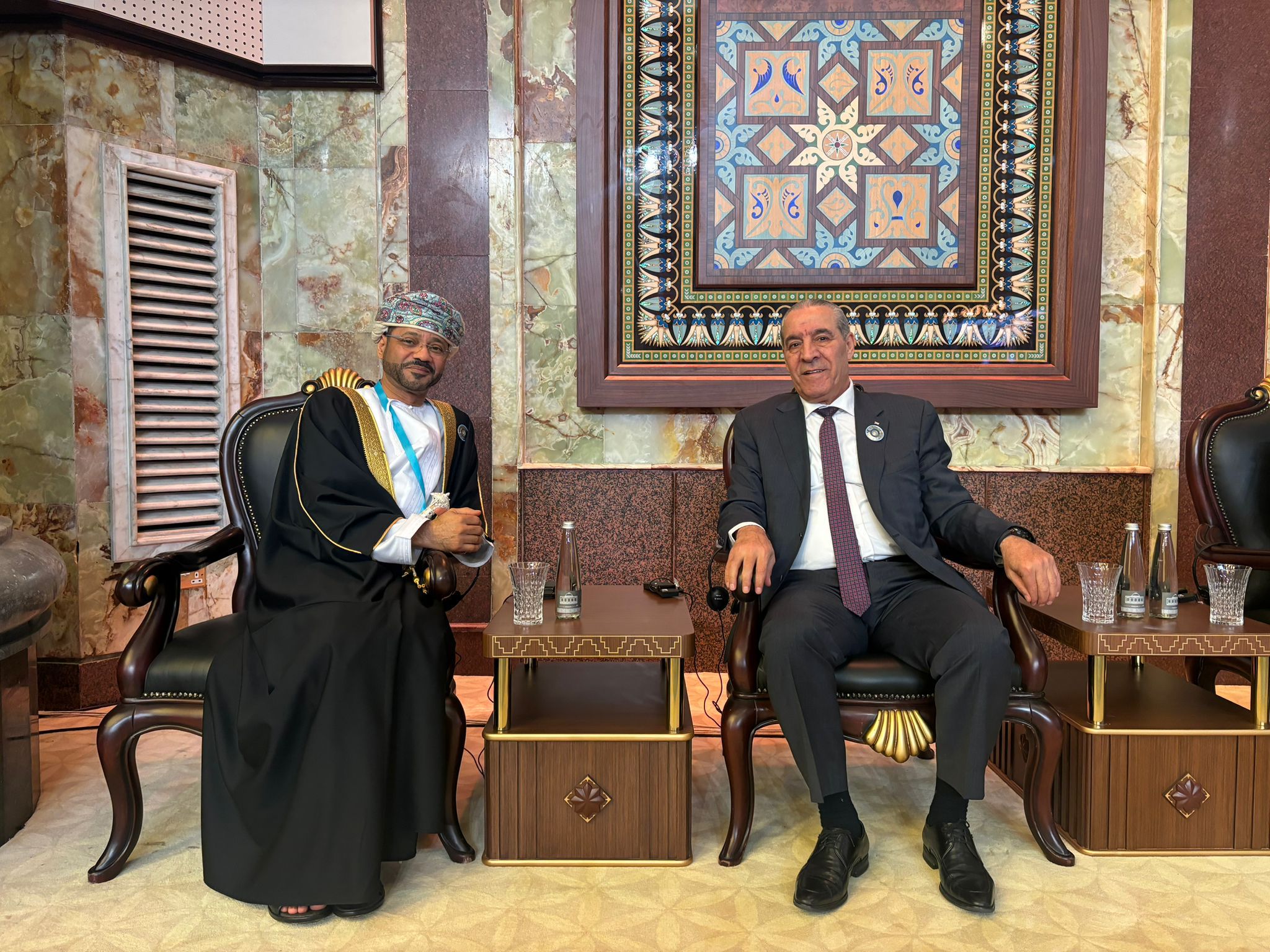 حسين الشيخ يطلع وزير خارجية سلطنة عُمان على آخر التطورات في فلسطين