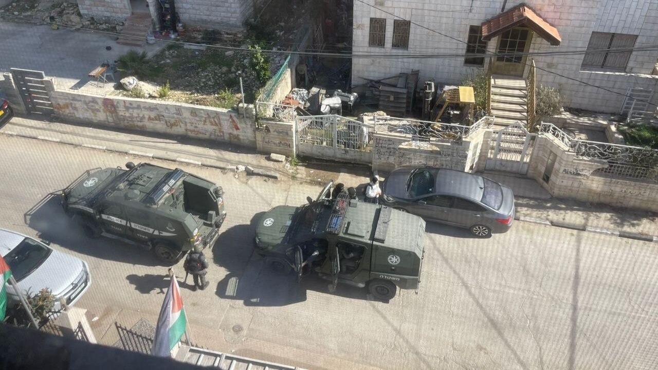 الاحتلال يعتقل شابين من قفين شمال طولكرم
