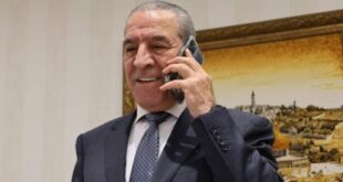 حسين الشيخ يتلقى اتصالا هاتفيا من رئيس الوزراء الأردني