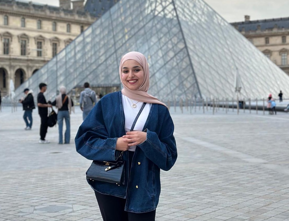 الطالبة سارة عدوي تنهي مشاركتها في برنامج تبادل طلابي وثقافي في فرنسا