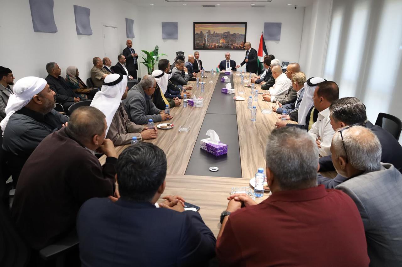 حسين الشيخ يستقبل فعاليات محافظة أريحا والأغوار
