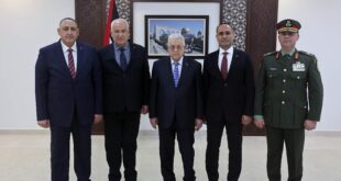اللواء إياد أقرع والعميد نزار الحاج يؤديان اليمين القانونية أمام الرئيس محمود عباس