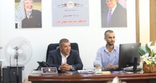 محافظ الخليل يقوم بجولة تفقدية لمؤسسات جنوب المحافظة ويلتقي بمدرائها