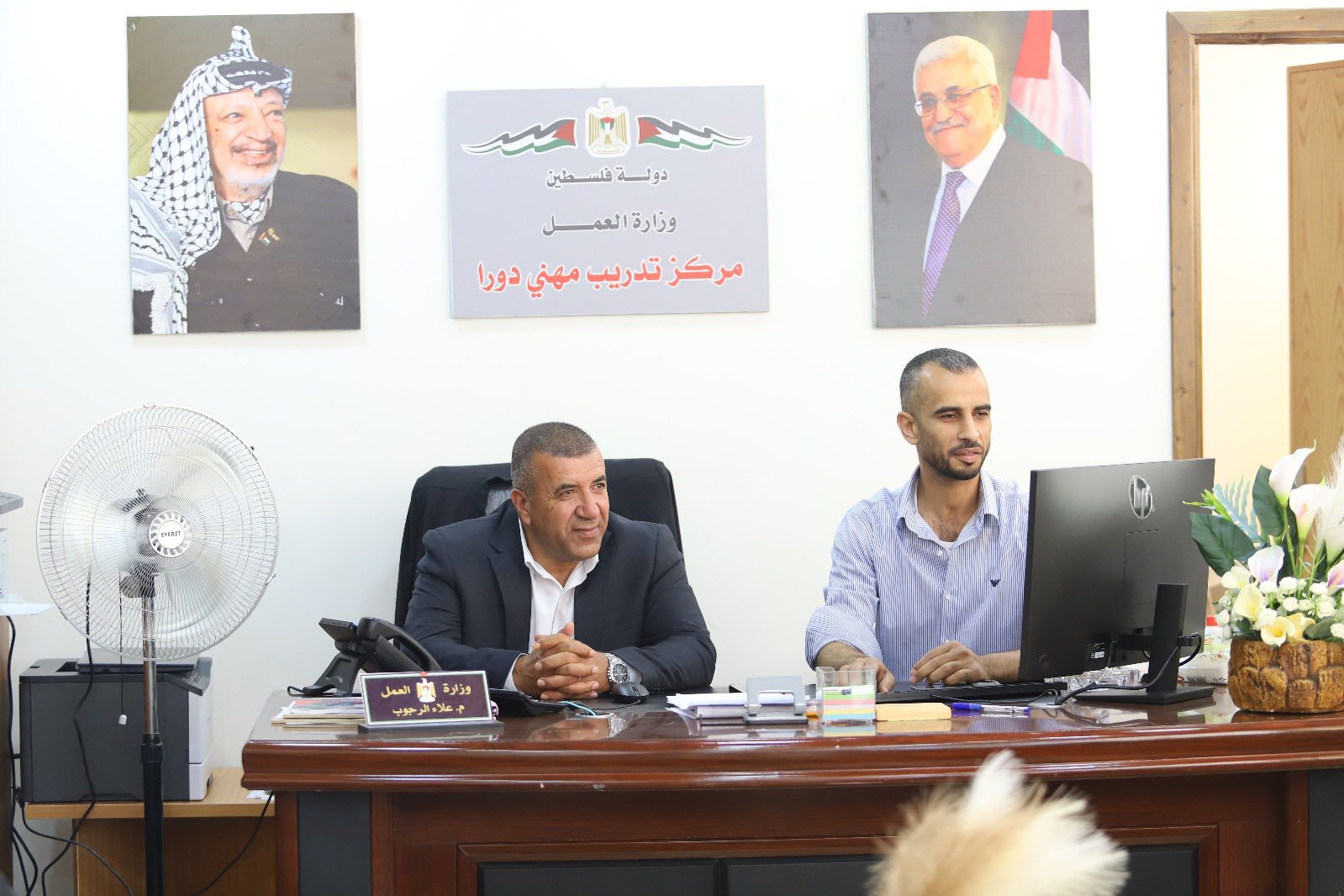 محافظ الخليل يقوم بجولة تفقدية لمؤسسات جنوب المحافظة ويلتقي بمدرائها