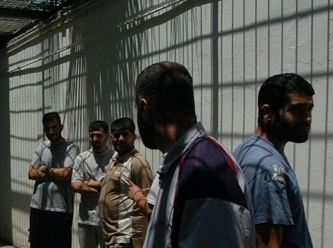 مؤسسات الأسرى: تصعيد ممنهج وجرائم مركّبة بحق الأسرى خلال نيسان الماضي