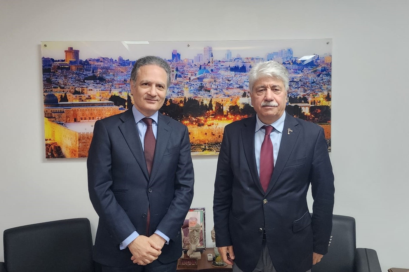 مجدلاني يطلع القنصل الإسباني على آخر المستجدات في فلسطين