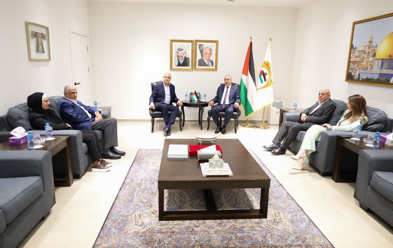 حسين الشيخ يستقبل وفد من بلدية رام الله