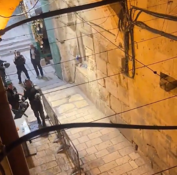 إصابة شاب بعد طعن ضابط إسرائيلي في القدس