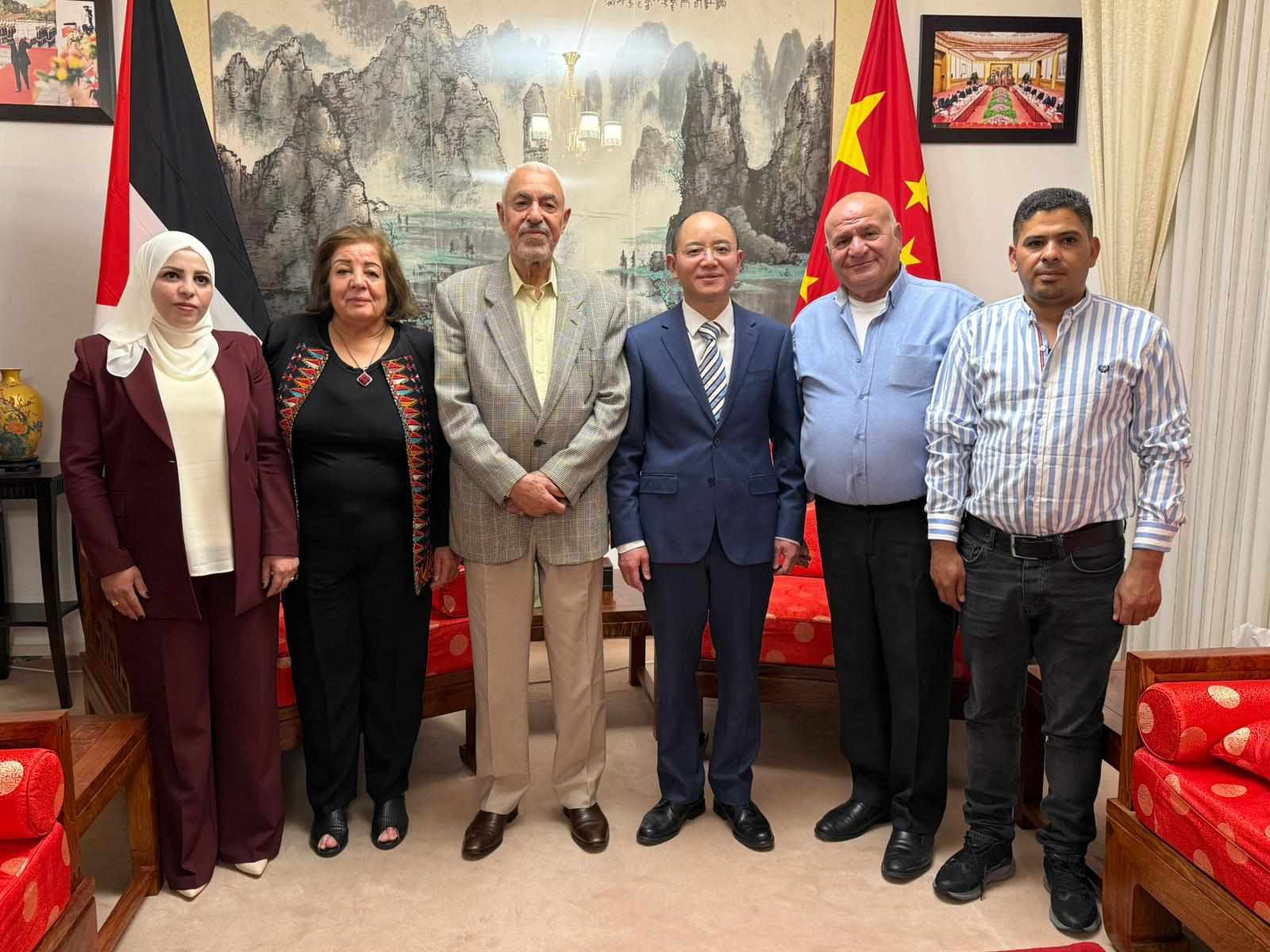 وفد من قيادة الجبهة العربية الفلسطينية يلتقي السفير الصيني في رام الله تسنغ جيشين