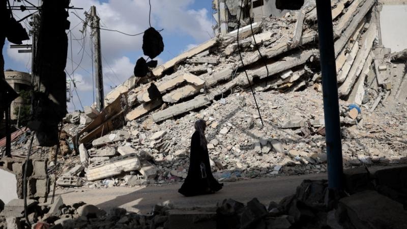 10 شهداء بينهم أم وأطفالها الستة في قصف للاحتلال على رفح ودير البلح بقطاع غزة