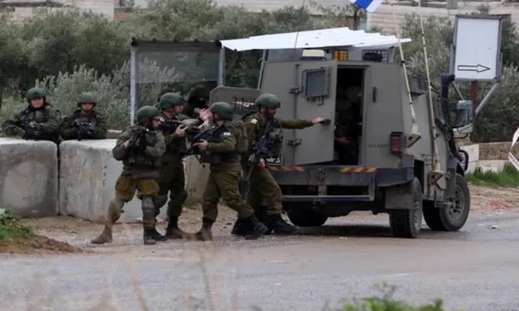 الاحتلال يعتقل 20 مواطنا من ديراستيا ويقتحم الزاوية غرب سلفيت