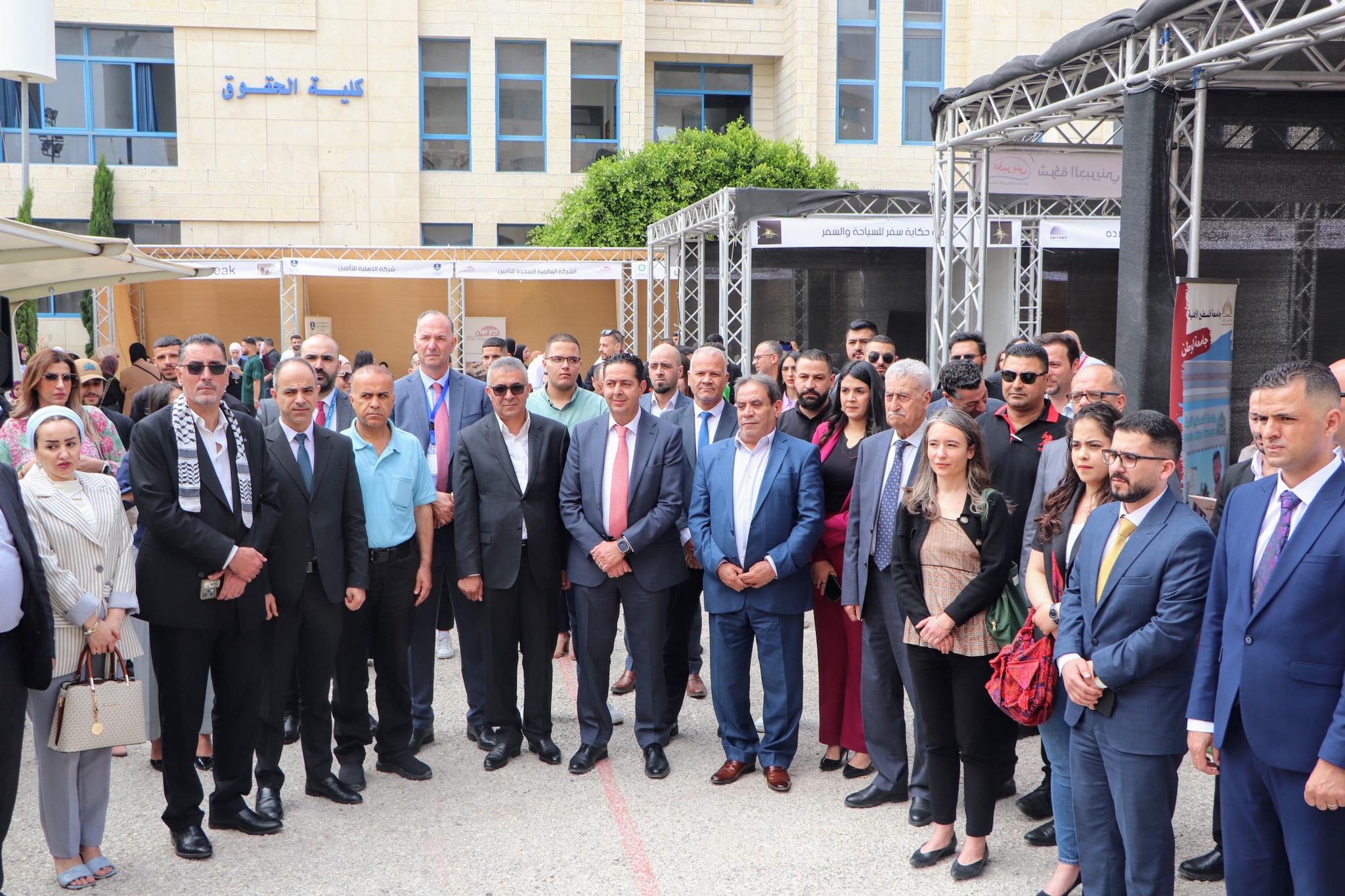 محافظ بيت لحم محمد أبو عليا و د. داوود الزير يفتتحان يوم التوظيف السنوي 2025 في جامعة فلسطين الأهلية
