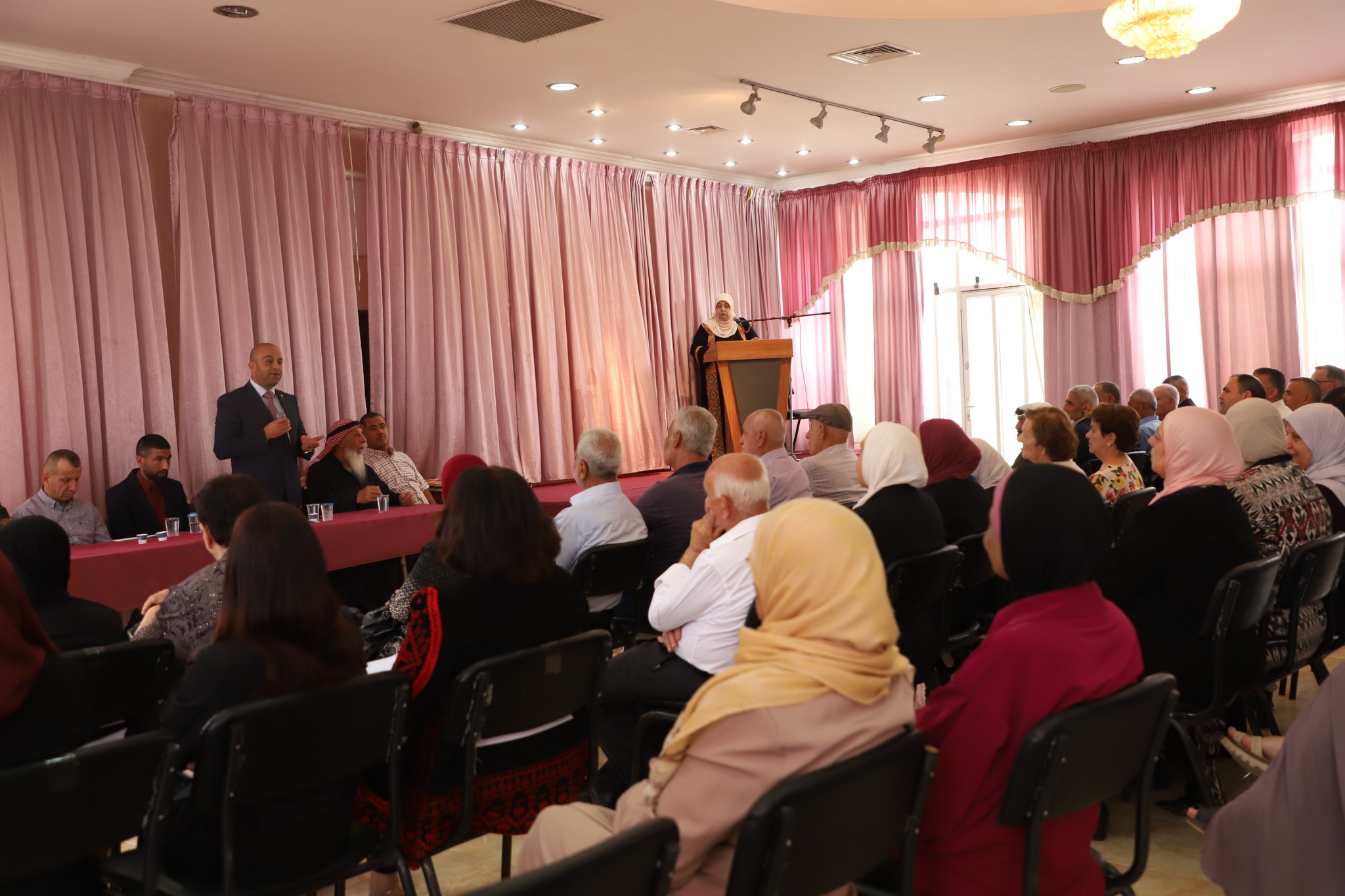 حمايل يكرم مدراء المدارس المتقاعدين في محافظة اريحا والاغوار