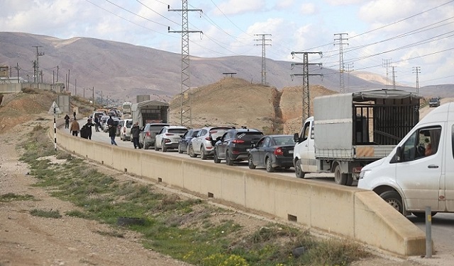 الاحتلال يغلق مداخل أريحا بالاتجاهين