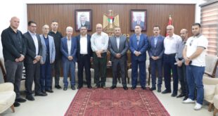 محافظ الخليل خالد دودين يستقبل وفداً من جبهة النضال الشعبي