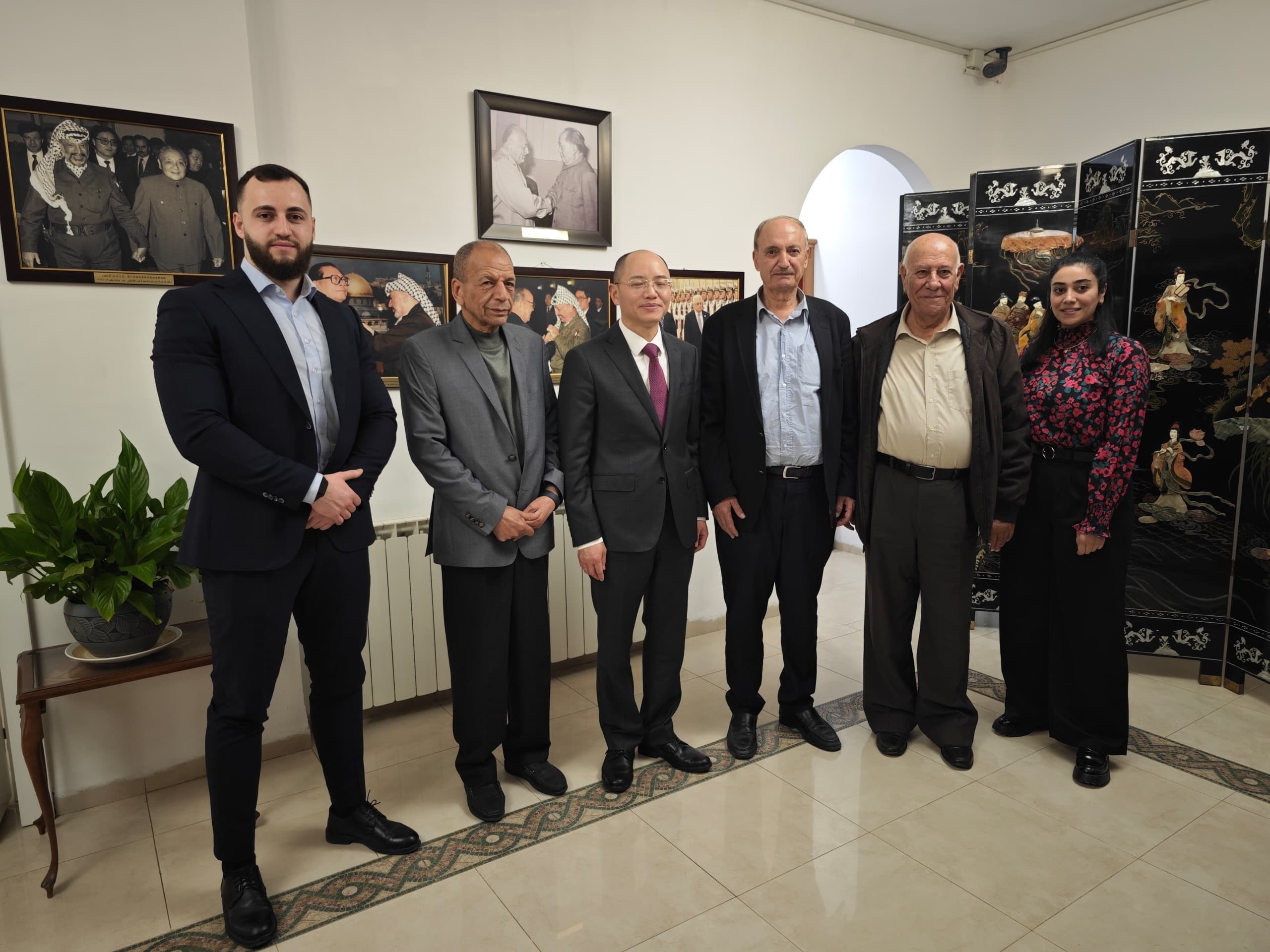 وفد من جبهة التحرير الفلسطينية يلتقي سفير الصين لدى فلسطين تسنغ جيشين