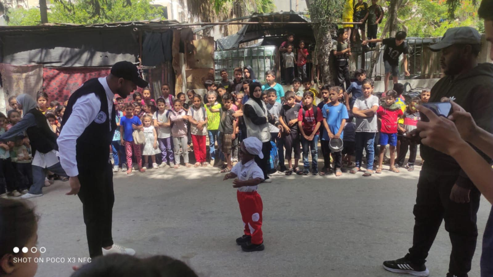 "بسمة عيد في زمن الألم: أطفال البريج يرسمون الأمل من تحت الرماد"