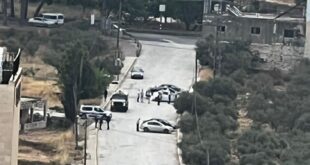 مستوطنون يغلقون مدخل اللبن الشرقية