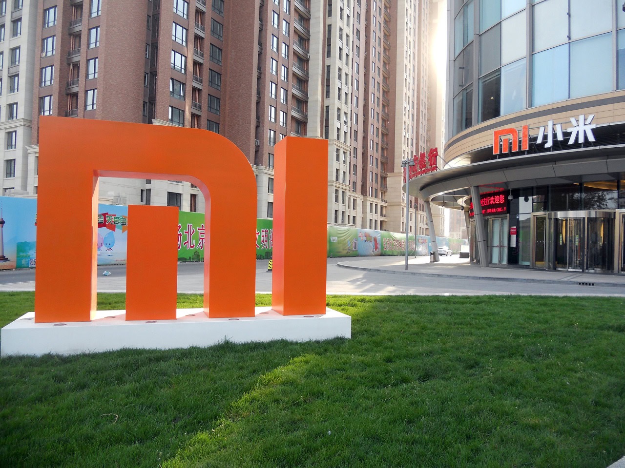 Xiaomi تدعم أسرة حواسبها المحمولة بجهاز مميز