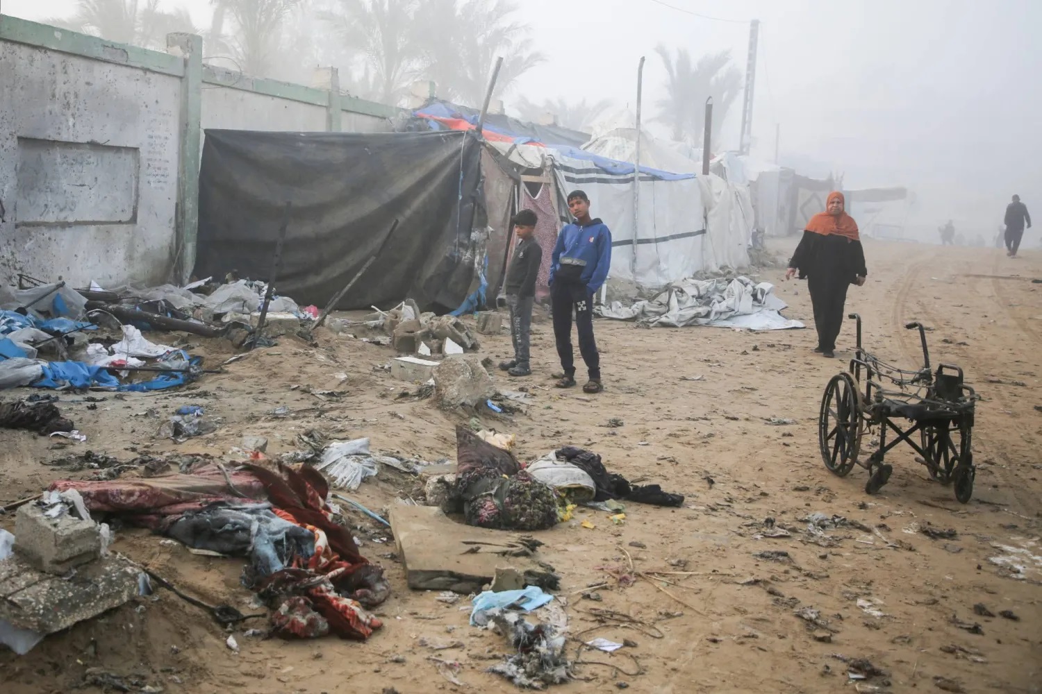 6 شهداء بينهم عائلة بقصف الاحتلال على خان يونس في قطاع غزة